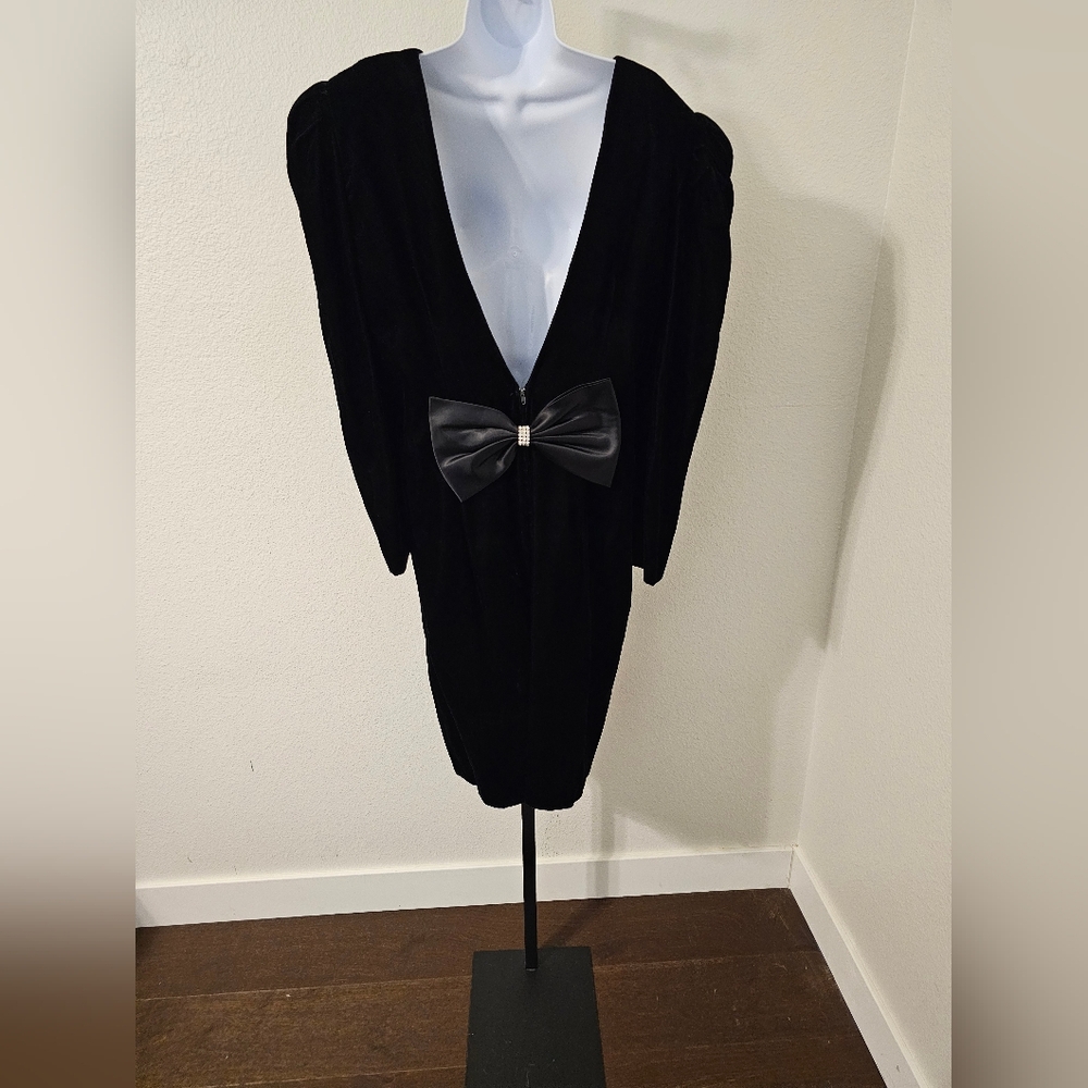 Vintage Renditions Black Velvet Dress Sz 16